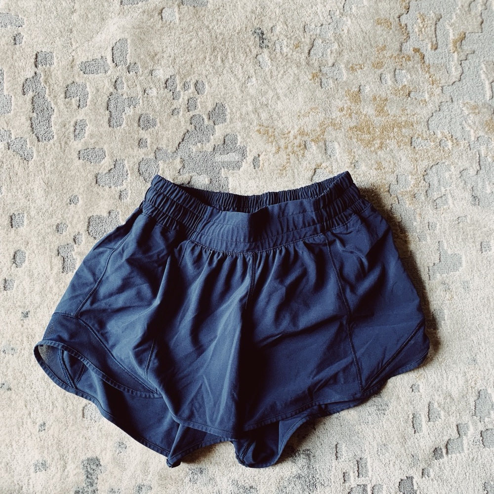 Lululemon navy hottie hot shorts TALL 4 inches